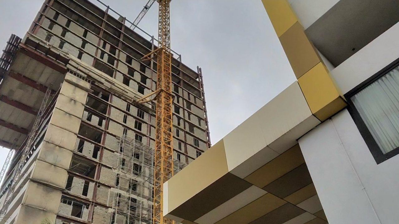 Crane on a high-rise under construction, Accra – Announcements are Easy, but Execution is Everything
